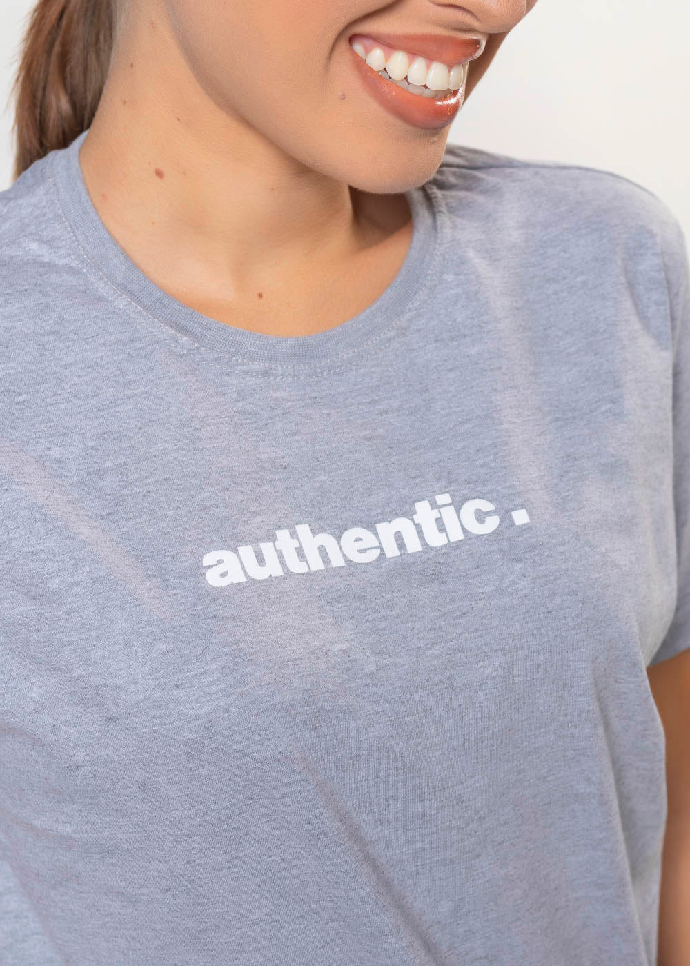 T-shirt Feminina 100% Algodão Authentic Cinza