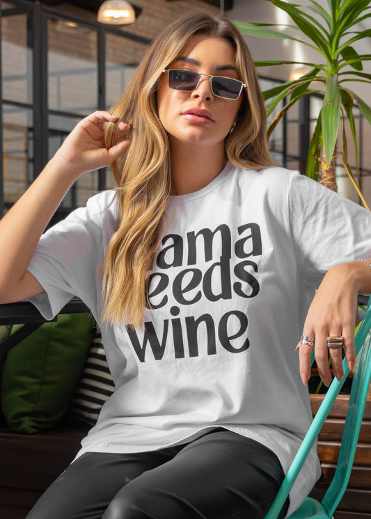 T-shirt Feminina 100% Algodão Estampa Mama Needs Wine Branca