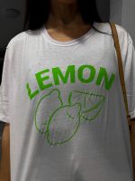 T-Shirt Feminina 100% Algodão Estampa Lemon Verde seguindo em todas as variações de peças, é a peça perfeita para um look estiloso, combina com jeans, alfaiataria, perfeito para o dia a dia. Monte Looks despojados e super confortáveis